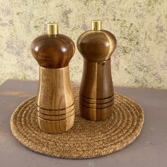 Vintage Other - 🌳 Vintage Wood Salt & Pepper Grinders